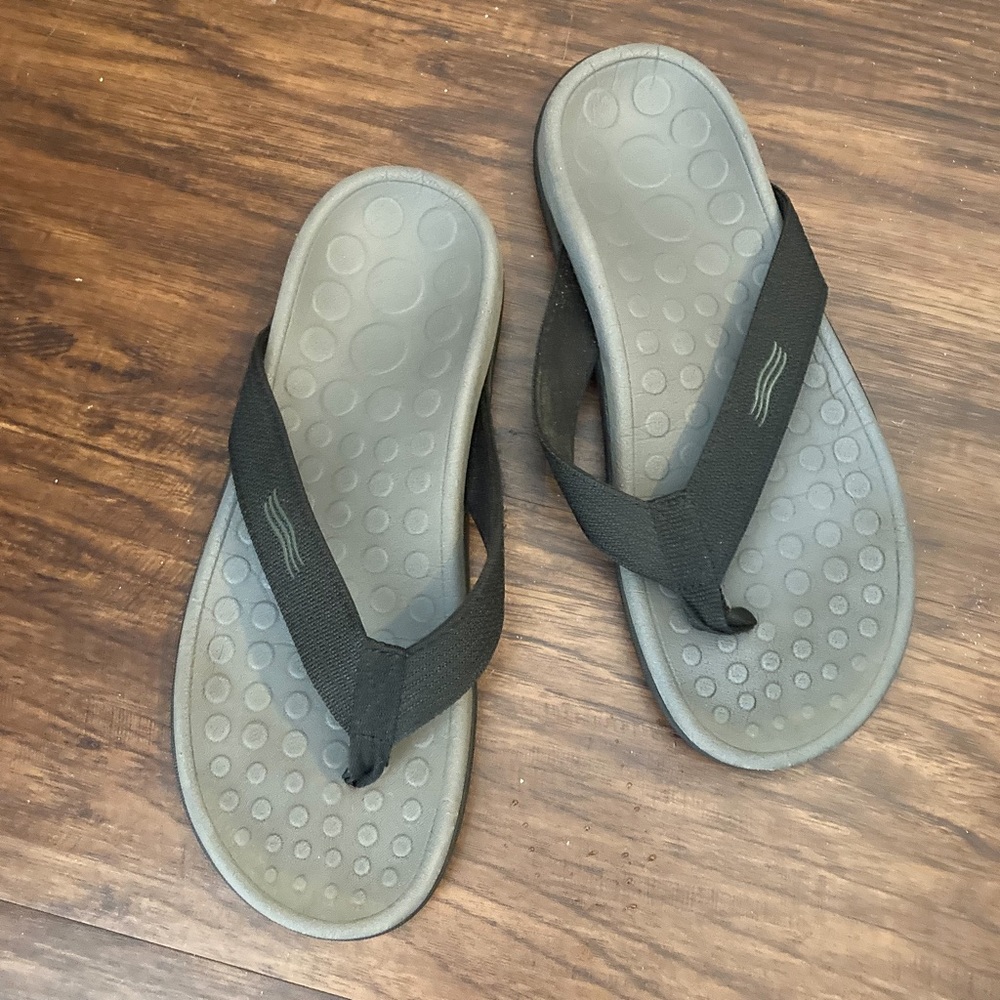 Vionic Unisex Wave Toe Post Sandal